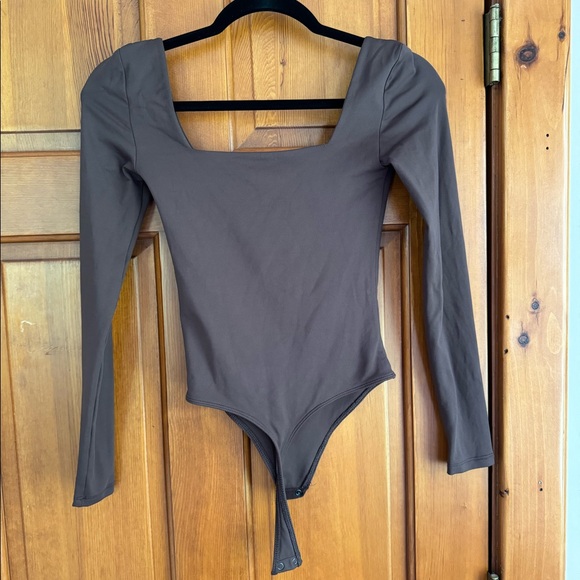 Aritzia Babaton long sleeve bodysuit - Picture 2 of 4